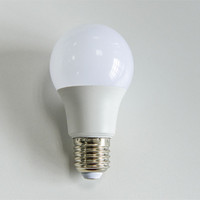 Ampoule LED AINA A60 E27 à haute luminosité 7W 810 Lumens Utilisation résidentielle CRI>70 Durée de vie de 50 000 heures