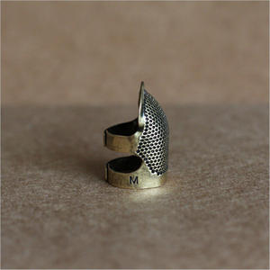 Protector <span class=keywords><strong>de</strong></span> dedo para costura, <span class=keywords><strong>dedal</strong></span> <span class=keywords><strong>de</strong></span> Metal, latón, accesorios <span class=keywords><strong>de</strong></span> herramientas <span class=keywords><strong>de</strong></span> costura - Product Image 6