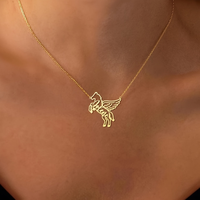 Collier personnalisé en acier inoxydable plaqué or, pendentif de mode, lettre de cheval, chaîne personnalisée, bijoux de nom, vente en gros pour femmes
