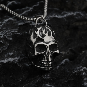 Yunnique – collier avec pendentif tête de mort en acier inoxydable pour hommes, Style Hip Hop Punk, design géométrique, asymétrie, bijoux à la mode - Product Image 1