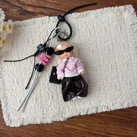 Porte-clés pendentif poupée mignonne JS avec lunettes de soleil tendance pour femme, porte-clés poupée doux et cool pour sac à main