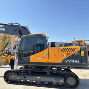 Excavadora de Orugas Hyundai R220-9s de 22t, Modelo 2023, con Motor y Rodamientos, Cucharón de 0.92m, 6 Meses de Garantía - Product Image 1