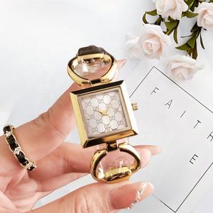 Reloj de pulsera pequeño cuadrado de lujo para mujer con patrón GG, esfera cuadrada dorada, correa de aleación a la moda. - Product Image 5
