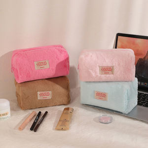 Logo personnalisé mode hiver pochettes de maquillage en peluche fermeture éclair mignon voyage femmes sacs à cosmétiques étuis - Product Image 5