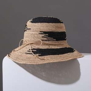 หมวกสานฟางราฟเฟียถักโครเชต์สำหรับฤดูร้อน รุ่น A060403 ทำด้วยมือ ปรับขนาดได้ ปีกกว้าง เหมาะสำหรับการเดินทาง ปาร์ตี้ ตกปลา และกันแดด - Product Image 4
