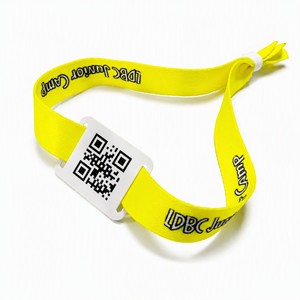 Bracelet en tissu personnalisé imprimé avec carte à code QR et fermeture coulissante réglable pour événement - Product Image 2