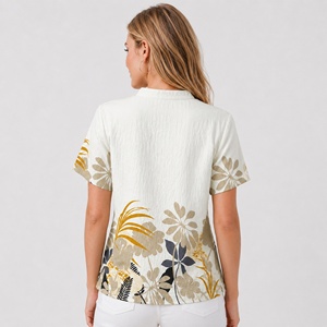 Camicetta da donna con scollo a V, maniche corte, stampa botanica sfumata, vestibilità ampia, per l'ufficio e l'uso quotidiano. - Product Image 2