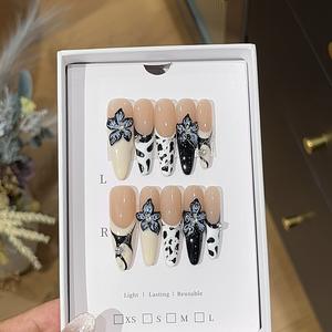 <span class=keywords><strong>Uñas</strong></span> Postizas <span class=keywords><strong>de</strong></span> Cobertura Completa Fiery Blossom con Diseño Francés <span class=keywords><strong>de</strong></span> <span class=keywords><strong>Estampado</strong></span> <span class=keywords><strong>de</strong></span> <span class=keywords><strong>Vaca</strong></span> Pintado a Mano, Arte <span class=keywords><strong>de</strong></span> <span class=keywords><strong>Uñas</strong></span> Talladas a Mano <span class=keywords><strong>de</strong></span> Alta Gama - Product Image 1