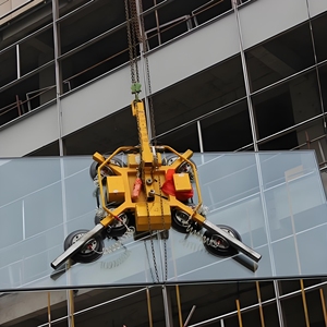 New Remote Control Electric Glass Suction <strong>Crane</strong> 3000N Suction Force For Building Facade Installation 600kg Load Capacity 1 Year - Product Image 1