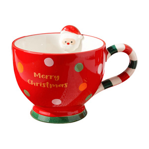 Tazza da Caffè in Ceramica Natalizia con Figurina 3D, Simpatico Babbo Natale e Omino di Pan di Zenzero, Regalo per Feste Natalizie - Product Image 1