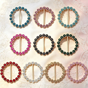 Boucles de foulard circulaires dorées en strass tendance pour hijab, châle et accessoires de cou - Product Image 2