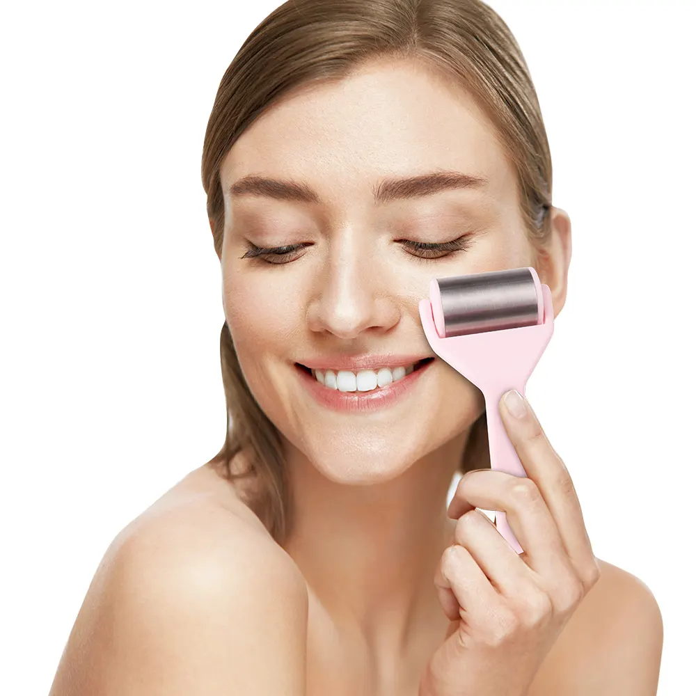 Soins de la peau personnalisés rouleau à glace de refroidissement du visage en acier inoxydable rouleau de messager facial pour la peau et le corps