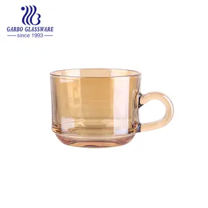 8oz लक्जरी आयन मढ़वाया साफ़ गोल्डन एम्बर रंगीन कांच चाय मग संभाल के साथ खाद्य सुरक्षा रंगीन कांच कप कॉफी चाय ग्लास मग