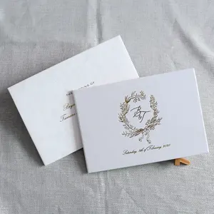 Toptan fiyat düğün fantezi benzersiz tasarım beyaz ciltli davetiyeleri Monogram