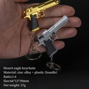 Portachiavi a Forma di <span class=keywords><strong>Pistola</strong></span> Desert Eagle in Metallo 1:4, Miniatura Tattica con <span class=keywords><strong>Parti</strong></span> Mobili, Modello Realistico di Arma da Collezione, Regalo per Uomini Appassionati di Militari - Product Image 2