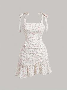 Robe asymétrique sans dos en dentelle à imprimé floral, longueur genou, avec bretelles spaghetti et ourlet à volants - Product Image 4