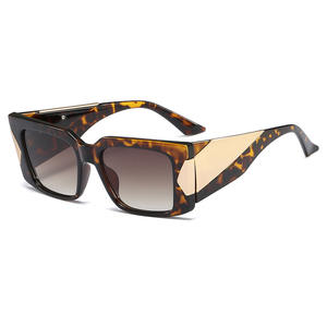 Nouvelle collection <span class=keywords><strong>de</strong></span> <span class=keywords><strong>lunettes</strong></span> <span class=keywords><strong>de</strong></span> <span class=keywords><strong>soleil</strong></span> carrées à la mode, vente en gros, Boutique bon marché, Protection UV400, Logo personnalisé - Product Image 3