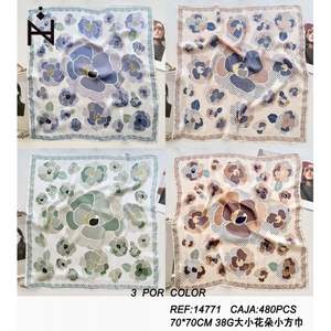 Foulard Quadrato Floreale Lily 70x70cm in Seta Stampata, Accessorio Moda Donna Primavera Estate, Fazzoletto Multifunzionale - Product Image 1