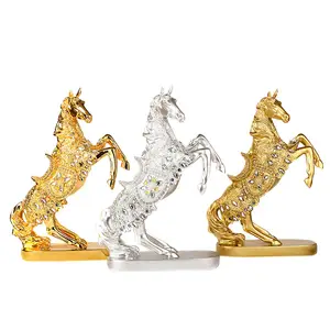 9 paarden sculptuur Suppliers-2022 Moderne Ambachten Creatieve Europese Gouden Paard Standbeeld Sculptuur Voor Woonkamer Decor