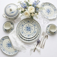 Assiettes de présentation élégantes en céramique festonnée, motif floral bleu, en porcelaine, pour mariage, assiettes rondes pour salade et dessert, pour la maison