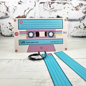 Tarjeta <span class=keywords><strong>de</strong></span> <span class=keywords><strong>Cumpleaños</strong></span> con Diseño <span class=keywords><strong>de</strong></span> Casete Retro, Regalo <span class=keywords><strong>para</strong></span> Amantes <span class=keywords><strong>de</strong></span> la Música, Crea tu Propia Mixtape con Etiquetas Adhesivas en Blanco <span class=keywords><strong>para</strong></span> Fiestas - Product Image 3