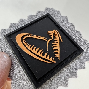 Tùy Chỉnh Chuyên Nghiệp 3D Ba Chiều Phù Hiệu Silicone Mới Thời Trang Cao cấp Quần Áo Truyền Nhiệt Nhãn Mô Hình Vuông - Product Image 2