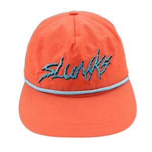 Casquette de sport snapback en nylon à 5 panneaux personnalisée OEM avec logo brodé - Product Image 1