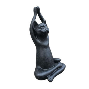 Estatua decorativa de polystone antigua personalizada, juego de gatos, estatuilla de gato de Yoga de arenisca negra de resina - Product Image 5