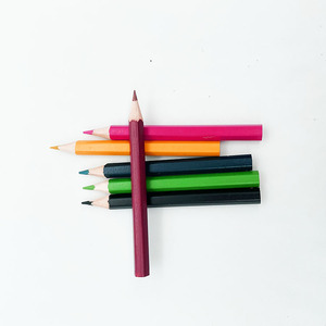 Coffret de 18 crayons de couleur personnalisés en gros outils de dessin et d'écriture d'art Crayons pour l'expression créative - Product Image 2