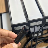 Luminaire LED linéaire suspendu en profilé aluminium sur mesure, 3 températures de couleur, dimmable DALI, avec couvercle en PC, pour plafond.
