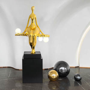 Nouvel arrivage de lampes sur pied Living Room Corner Minimalist Resin Sculpture humanoïde haut lampadaire - Product Image 3