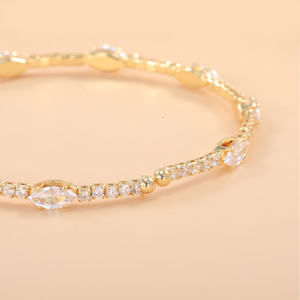 Bracelet en cristal pour femmes, ton or, zircon, bracelet ouvert élastique, bijoux à porter au quotidien - Product Image 2