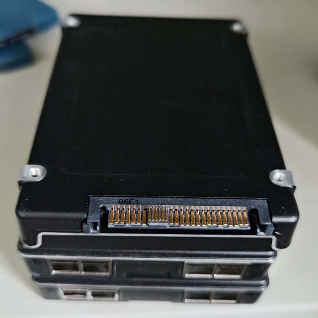 New Spot for Server Storage Workstation NAS Storage Array SSD 7.68T SAS 24GB SSD