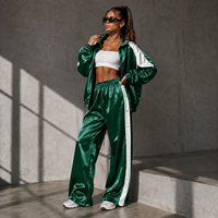 Ensemble décontracté deux pièces en satin pour femme, veste de baseball boutonnée patchwork rouge et blanc, pantalon large à boutons-pression latéraux, style streetwear