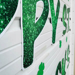 Décoration de porte de garage élégante en polyrésine avec trèfle irlandais, elfe magnétique pour le réfrigérateur, pour les fêtes de la Saint-Patrick - Product Image 1