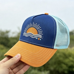 หมวกแก๊ปทรง Trucker สองสี ปักลาย ระบายอากาศได้ดี แบบ Snapback สำหรับเล่นเบสบอล เหมาะสำหรับทุกเพศทุกวัย ใส่ได้ในฤดูร้อน ชายหาด ตั้งแคมป์ ขายส่ง รับทำโลโก้ตามสั่ง - Product Image 6