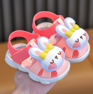 Sandales d'été en plastique pour tout-petits avec protection des orteils, super douces et mignonnes, à motif de dessin animé, pour l'intérieur et l'extérieur - Product Image 5