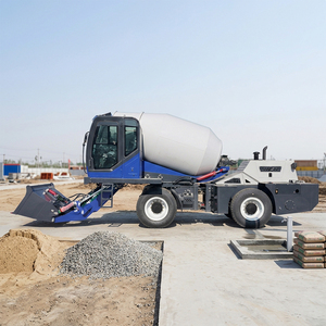 Großkapazitäts-Mobilbetonmischer-LKW 5 m³ Selbstladender Betonmischer-LKW im Angebot - Product Image 1