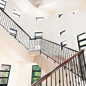 Fornitore di Ringhiere ST Foshan, Balaustra Tradizionale in Ferro Battuto Nero per Balconi, per il Mercato Americano - Product Image 4