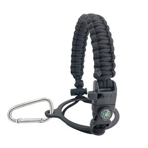 Poignée de bouteille d'<span class=keywords><strong>eau</strong></span> de sport d'extérieur en paracorde noir faite à la main, avec boussole, allume-feu et boucle personnalisable – Vente chaude - Product Image 1