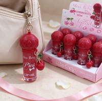 Vente en gros d'huile à lèvres rose très prisée avec breloque cerise, ensemble de porte-clés huile à lèvres portable mignon, style cerise, coffret cadeau pour le soin quotidien des lèvres