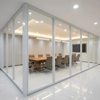 Cloison modulaire plate Resolute 84 mm : Cloison en verre simple renforcée par une structure en acier pour les centres commerciaux, les écoles et les bureaux très fréquentés