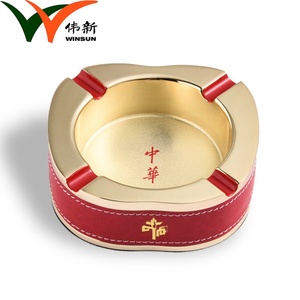 Cenicero de Metal de Aleación de Zinc y Cuero PU Rojo de Lujo con Logotipo Personalizado Estilo Chino - Product Image 2