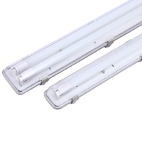 Luminaria LED Tri-Proof IP65 Resistente a la Intemperie, Hermética al Vapor, para Uso en Interiores, Almacenes Industriales y Estacionamientos