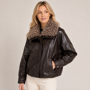 Chaqueta Corta de Invierno para Mujer, con Cuello de Piel Sintética, Ecológica, Negra, para un Look Elegante en Clima Frío - Product Image 1