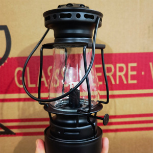 Lampe à pétrole portable d'extérieur style rétro, idéale pour le camping, l'ambiance de tente ou comme lampe de vitesse pour le patinage sur glace. - Product Image 3