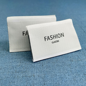 Étiquettes tissées personnalisées écologiques auto-adhésives en damassé, imprimées avec la taille et le nom de la marque, <span class=keywords><strong>pour</strong></span> vêtements en coton en rouleau - Product Image 3