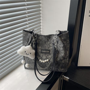 女式大容量包<span class=keywords><strong>2026</strong></span>新款时尚单肩包通勤学生手提包带链条 - Product Image 2