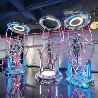 Grande sculpture personnalisée en résine, style art populaire, représentant une robot-sexy cyberpunk et une fille sexy, pour KTV et bars, avec technologie de galvanoplastie tendance pour l'aménagement au sol