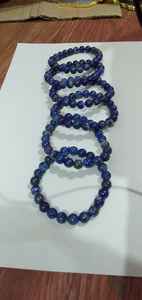 Bracelet en Lapis Lazuli Fabriqué en Inde, Bijoux Perlés Naturels pour la Méditation, la Pleine Conscience et la Guérison Énergétique - En Vente - Product Image 3